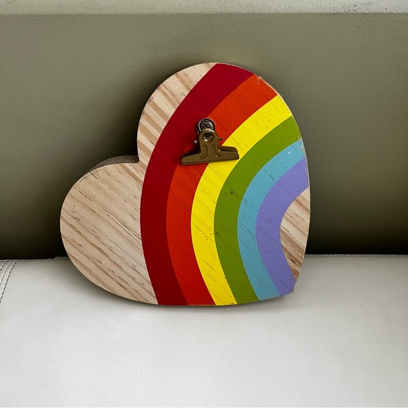 Kohl's Other - New Rainbow Heart Photo Clip